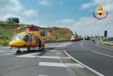Incidente ad Adrano, coinvolte tre auto: due donne incinte illese ma affidate al 118