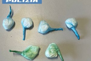 S. M. di Licodia, nascondeva sei dosi di cocaina nel pugno: arrestato 21enne di Biancavilla