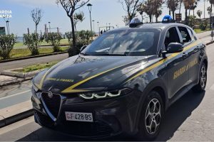 Cocaina da un milione di euro nel pannello dell'auto: fermato al casello di Acireale (VIDEO)