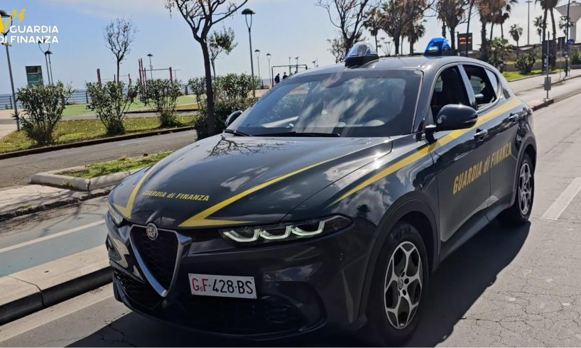 Cocaina da un milione di euro nel pannello dell'auto: fermato al casello di Acireale (VIDEO)