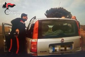 Catania, furto di Fiat 500 con la tecnica dell'OBD in un centro commerciale: inseguimento e 3 arresti