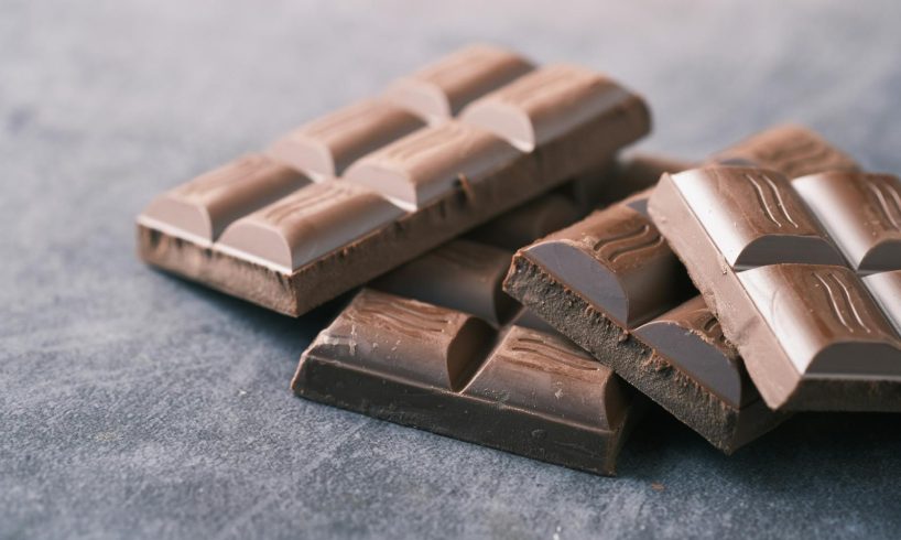 Catania, golosa di cioccolato (e di guai): donna di 35 anni ruba cento barrette al supermercato. Bloccata con il bottino