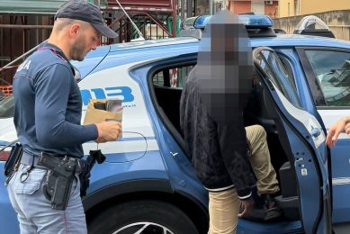 Catania, lavavetri molesti al semaforo: quattro denunciati dalla Polizia. Un nigeriano irregolare portato al Cpr di Caltanissetta