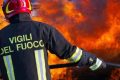 Notte di paura a Catania, incendio sul tetto di una casa: evacuate le abitazioni vicine