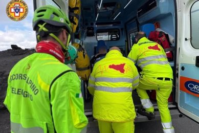 Etna: caduta per un’escursionista spagnola, salvata dai soccorritori ai Crateri Silvestri Superiori