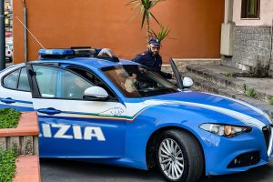 Adrano, rapinava tabaccherie con maschera di Carnevale e pistola: 40enne in carcere