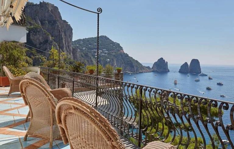 Case nelle isole, Capri è la più cara: in Sicilia i prezzi più bassi, a Catania 1.315 euro al mq