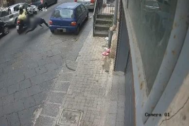 Catania, non si ferma all'alt e investe un agente: fuga contromano, poi si costituisce. 21enne ai domiciliari (VIDEO)