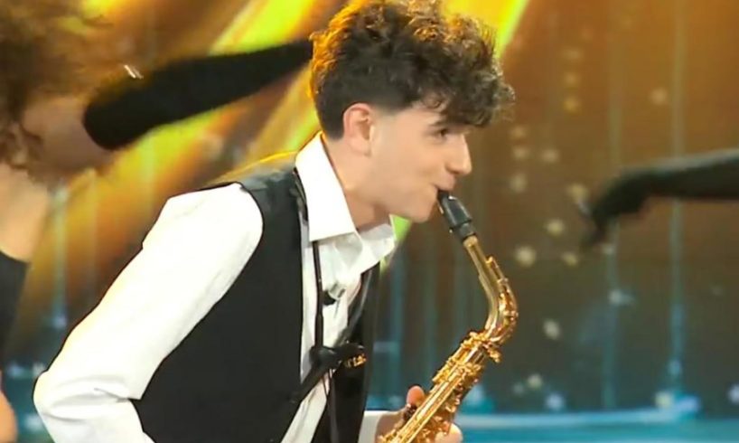 Adrano, la vittoria di Alfio Russo alla finale su Rai1: torta, video e un ringraziamento che scaldano il cuore