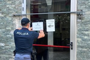 Catania, anabolizzanti nascosti nel frigo di una palestra: titolare denunciato e struttura sequestrata