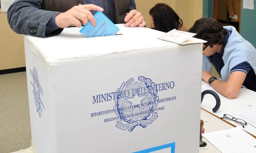 Anche in Sicilia urne aperte fino alle 15: a Messina affluenza al 46,5%, cinque candidati sindaci già vincenti