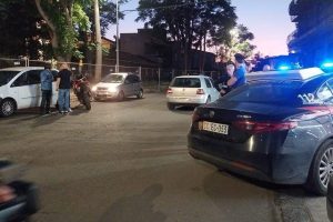Biancavilla, anziano investito: il centauro presta soccorso, ignoti (scesi da un bus) gli rubano il cellulare