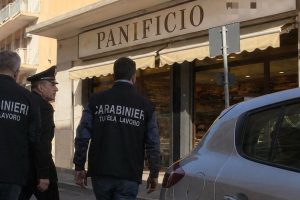 Paternò, sanzioni e attività sospesa per panificio nel centro: lavoro nero e mancata sorveglianza sanitaria