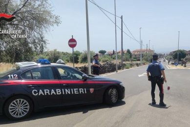 S. M. di Licodia, pacchetto di sigarette con sorpresa: c'era cocaina. 37enne inseguito e arrestato