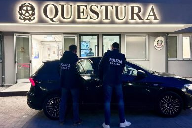 Calcio, lancio di ordigni esplosivi durante Catania-Ascoli: due ultras arrestati e due denunciati
