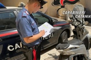Camporotondo Etneo, 35enne tentava di rubare infissi in alluminio: arrestato