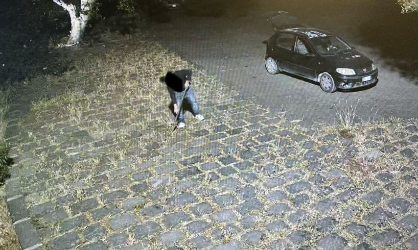 Furto di basole laviche a Paternó: ripreso dalle telecamere, cittadino denunciato dalla polizia locale