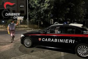 Paternò, bottiglia rotta e insulti ai Carabinieri: 24enne di Catenanuova deferito dopo minacce in piazza