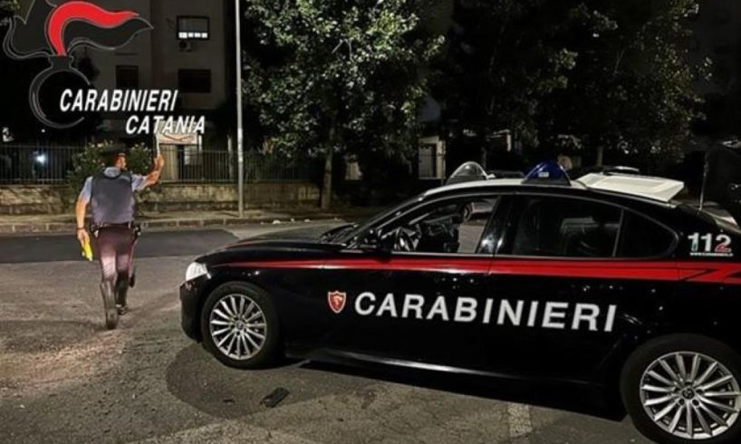 Paternò, bottiglia rotta e insulti ai Carabinieri: 24enne di Catenanuova deferito dopo minacce in piazza