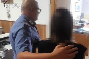 Pedara, perseguita l'ex compagna sotto casa: 32enne arrestato in flagranza