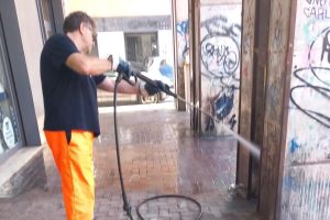 Catania: raid vandalico di studenti a Largo Pilo, al via la pulizia straordinaria della piazza