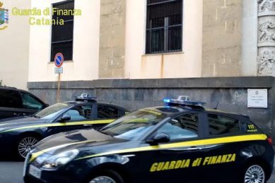 Catania, finanziere arrestato: chiedeva soldi a commercianti di Adrano e Acireale per ridurre cartelle esattoriali