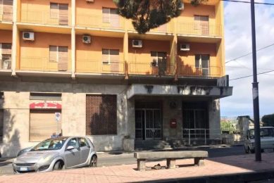 Paternò, il futuro dell'ex Albergo Sicilia: associazioni propongono moduli abitativi al Parco Primavera e lo stabile come centro d'incontro