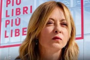 Patentino antifascista censura, Meloni attacca la fiera dell'editoria. Conte e Bonelli: 'Rincorre l'estrema destra'