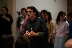 Dal liceo di Adrano con Ionesco e Fava: Pascal La Delfa, il regista che ha fatto del teatro uno strumento di riscatto sociale