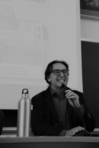 Dal liceo di Adrano con Ionesco e Fava: Pascal La Delfa, il regista che ha fatto del teatro uno strumento di riscatto sociale