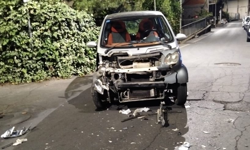 Ragalna, violento scontro tra due auto: due persone ferite in ospedale