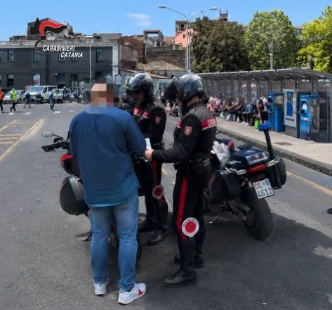 Catania, parcheggiatore recidivo beccato ancora in Piazza Borsellino: 29enne denunciato