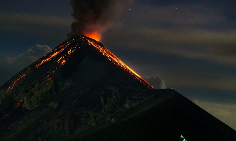 Etna in eruzione a 3.300 metri, ma l'aeroporto di Catania resta pienamente operativo