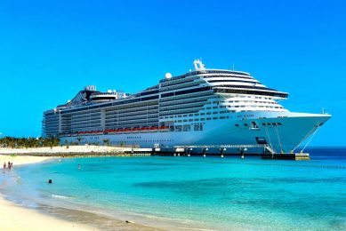 Catania, vacanza in crociera affondata in Questura: condannato per rapina non può lasciare l'Italia
