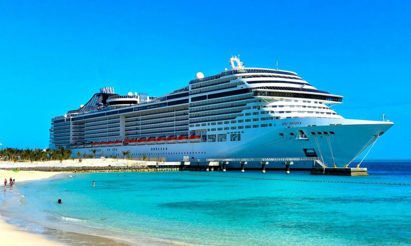 Catania, vacanza in crociera affondata in Questura: condannato per rapina non può lasciare l'Italia