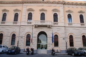 Catania, sommossa nel carcere di Piazza Lanza: 5 agenti feriti, il Sappe: "Situazione esplosiva, politica inerte"