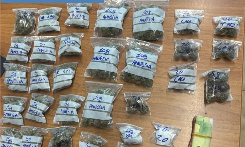 Catania, 15enne arrestato con oltre 200 grammi di droga: aveva anche 550 euro in contanti