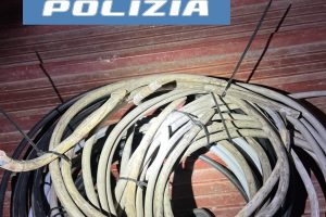 Catania, ruba 7 kg di cavi di rame bruciandoli in un ex ospedale: 53enne arrestato