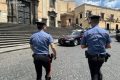 Biancavilla, legalità e spaccio tra i giovani: 5 denunce, tirapugni sequestrato e 14mila euro di multe