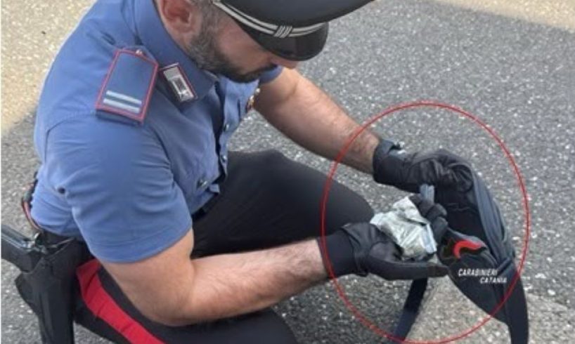 Bronte, spacciava davanti al centro giovani: 17enne arrestato
