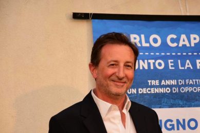 Belpasso, volantini anonimi contro il sindaco: ad agire 5 persone con scooter e auto