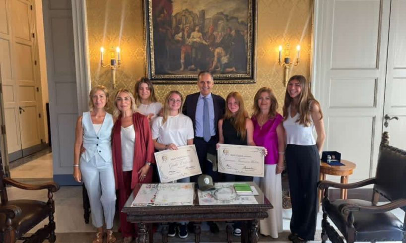 Catania, borse di studio a Malta per due studentesse del ‘Vaccarini’: il sindaco Trantino le riceve a Palazzo degli Elefanti