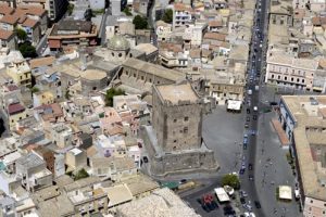 Adrano, è polemica per l'ordinanza "anti-gironzolio" che sospende la circolazione veicolare per tre giorni