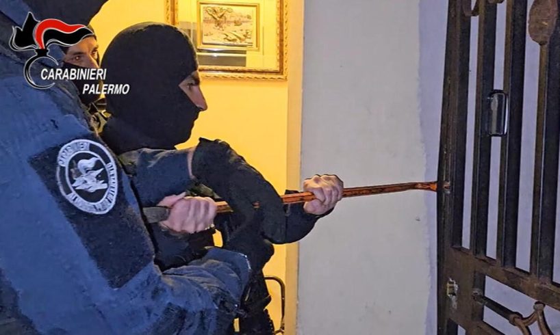 Banda kalashnikov, boss mafioso in carcere ordinò attentati a Sicily by Car: 22 fermi