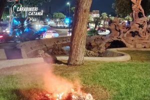 Catania, incendio notturno al giardino della Fontana di Proserpina: 38enne arrestato