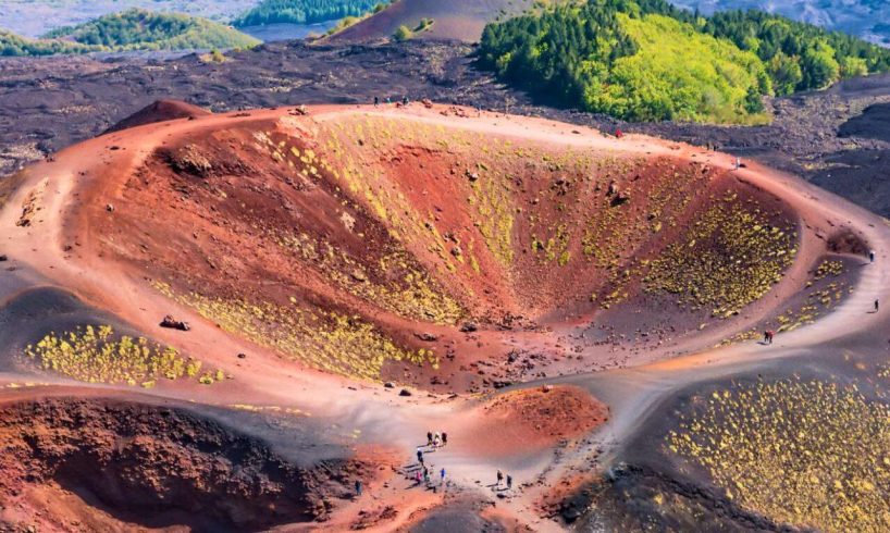 Etna, turista francese di 65 anni muore durante un'escursione sui crateri Silvestri