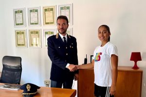 Catania, ragazza trova 500 euro in uno sportello bancomat e li porta in questura