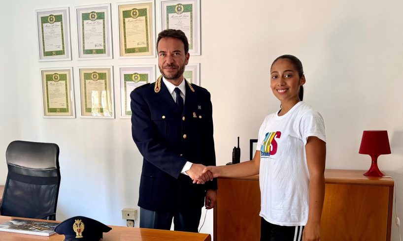 Catania, ragazza trova 500 euro in uno sportello bancomat e li porta in questura