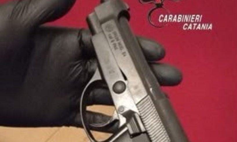 Biancavilla, pistola modificata in casa: il fiuto di un pastore tedesco fa scattare l'arresto