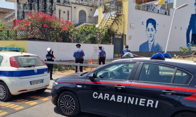 Riposto, imbratta la targa di Battiato: 30enne denunciato grazie alla segnalazione di un cittadino